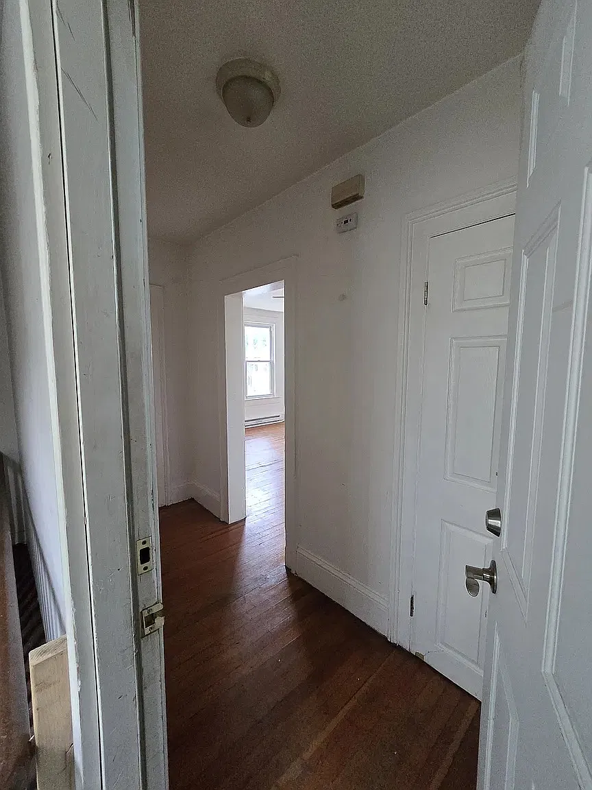 3 bed, $2,000 — Photo 1