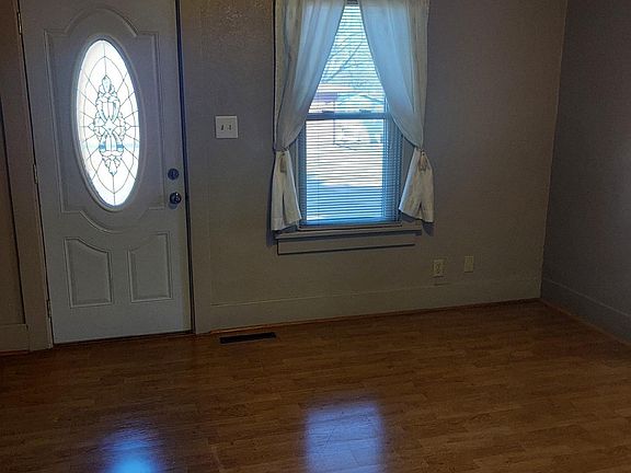5th image of 1717 College St