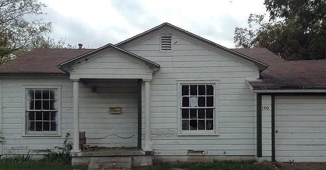 1st image of 140 W Avenue G