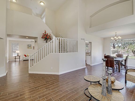 4th image of 2404 W Olive Way