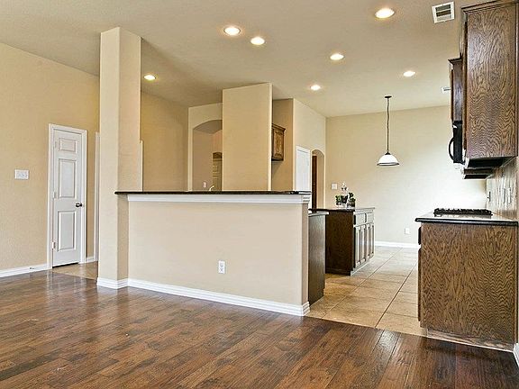 5th image of 801 Max Dr