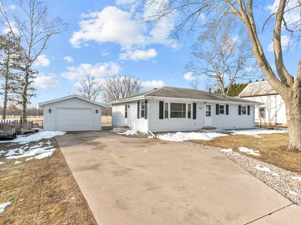 482 SW Ceresco St, Berlin, WI 54923