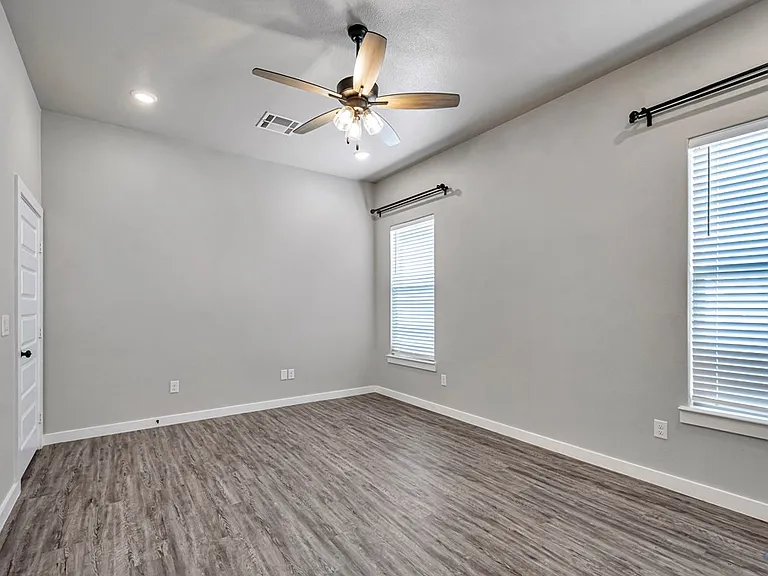 5910 Purtis Creek Dr — Photo 21
