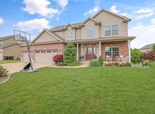 1716 Rustic Oak Dr, Washington, IL 61571