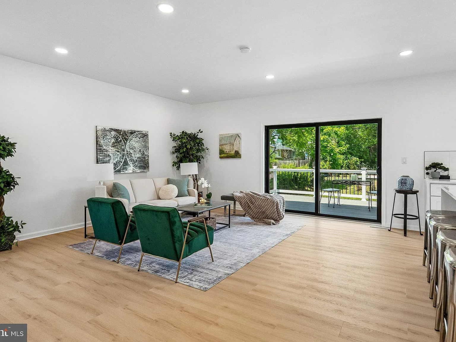 6 bed, 3654 sqft, $8,500 — Photo 3
