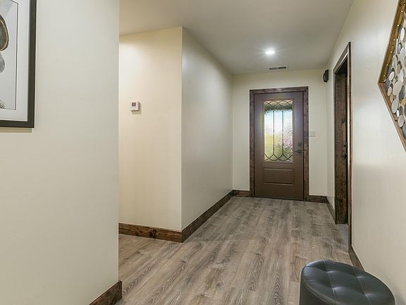 4th image of 16 Briarwood Ct