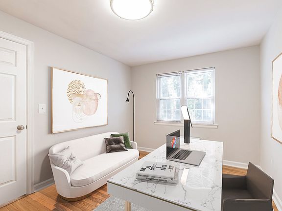4th image of 10-104 Van Ness Ct #16