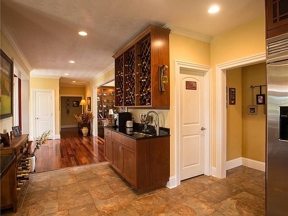 2nd image of 3176 Mansfield Ln