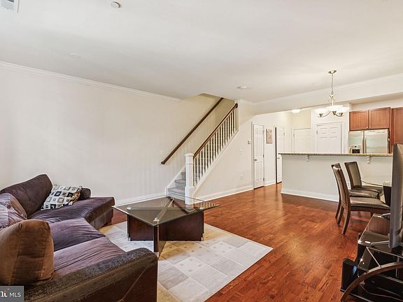 2nd image of 105 Commodore Ct