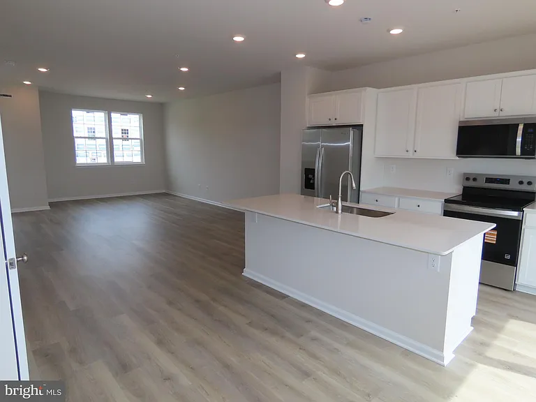 3074 Martha Way — Photo 6