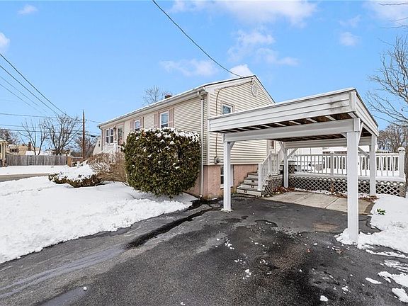 4th image of 33 Vineland Ave E