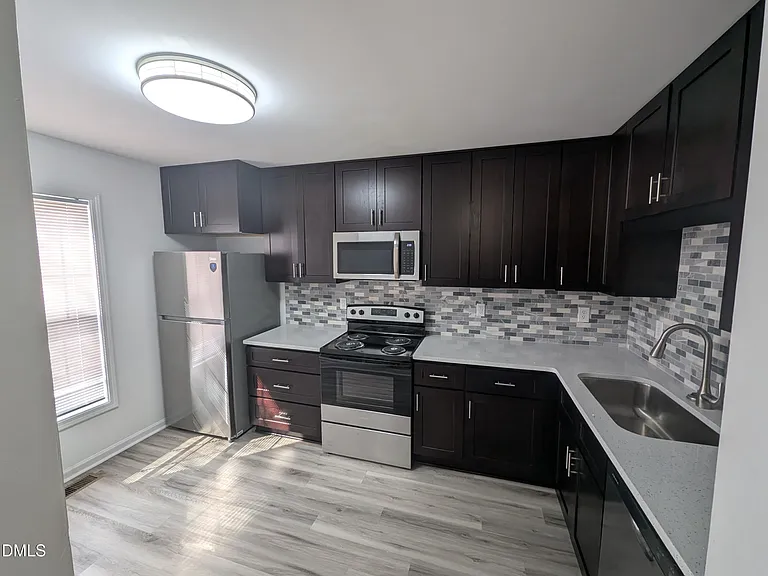 1005 Shades Pl — Photo 5