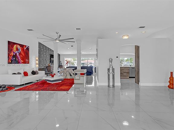 5th image of 2920 NE 55th Pl