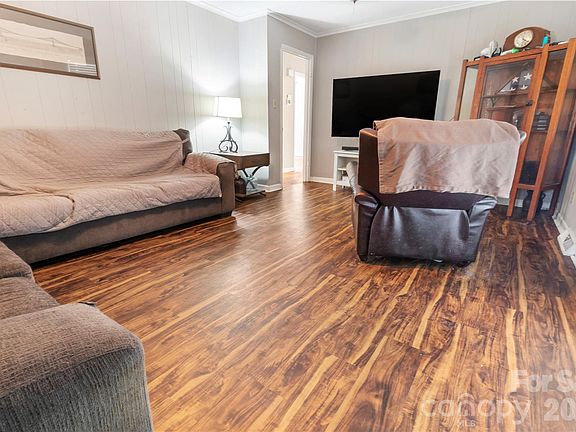 4th image of 1135 Fieldstone Rd