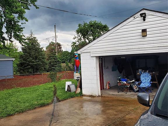 4th image of 4850 Germania St