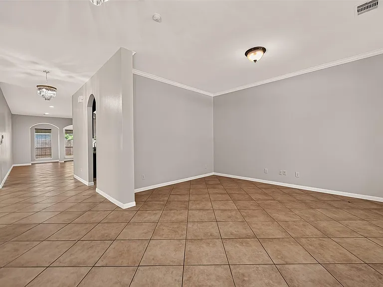 706 Silver Creek Cir — Photo 8