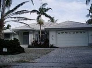 402 Spinnaker Dr, Naples, FL 34145