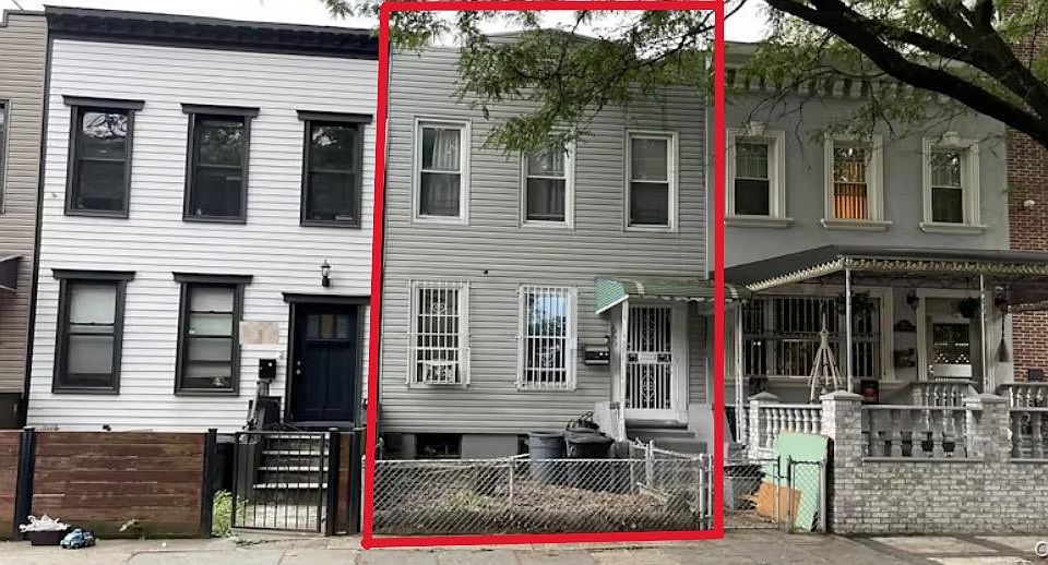 1st image of 660 Chauncey St
