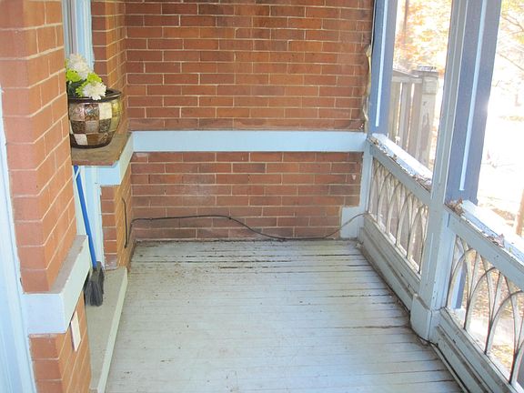 Screened in porch