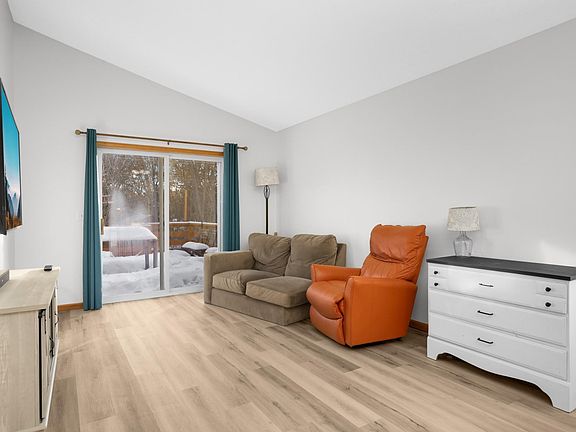 5th image of 25578 Forest Blvd