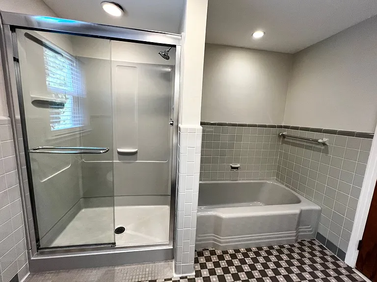 1360 Main St — Photo 37