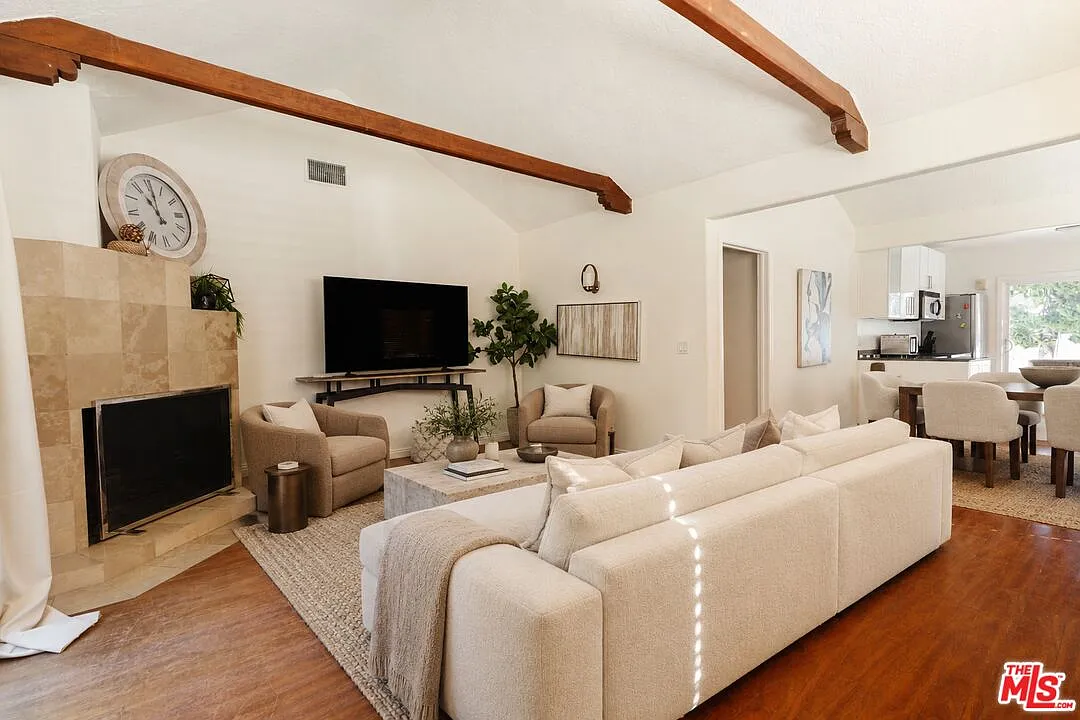 2 bed, 2.0 bath, 1200 sqft, $5,250 — Photo 4