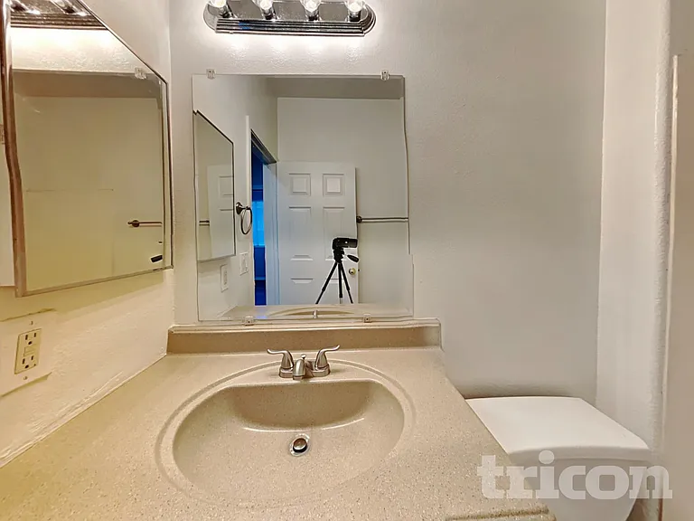 6619 W Golden Ln — Photo 14