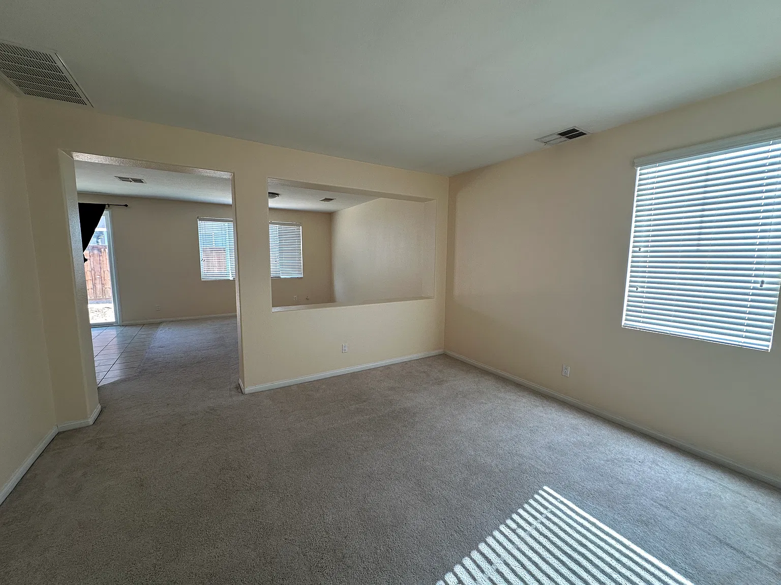 4 bed, 2.5 bath, 2025 sqft, $3,000 — Photo 3