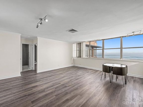 4th image of 6301 N Sheridan Rd APT 2V