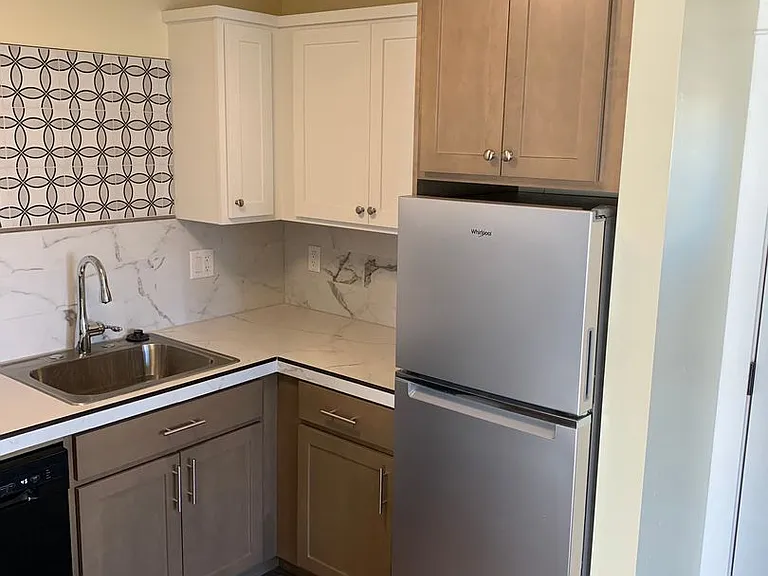181 E Tall Fir Ct #A — Photo 5
