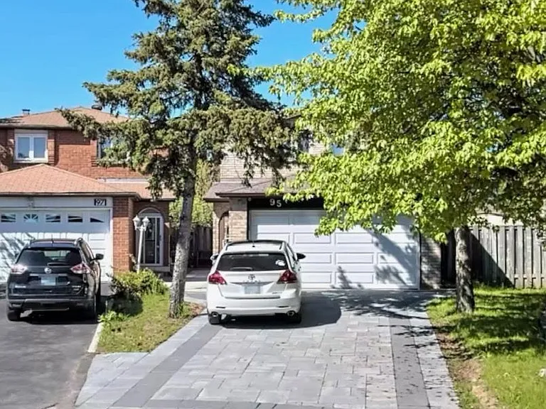 95 Dunbar Cres — Photo 1