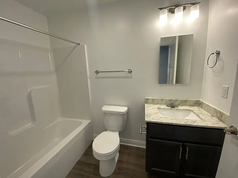 Amelia Place Apartments — Photo 14