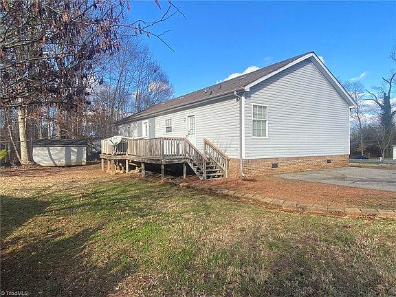 4th image of 139 Samuel Cir