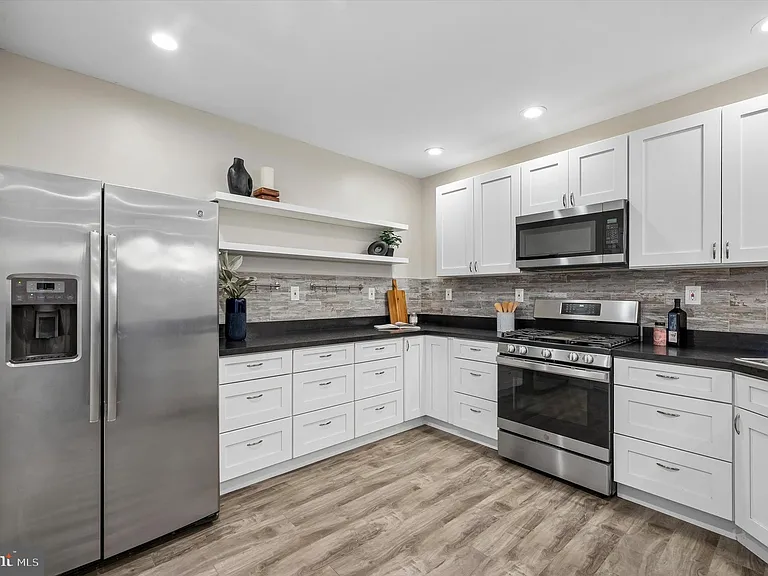 743 S 52nd St #0 — Photo 9