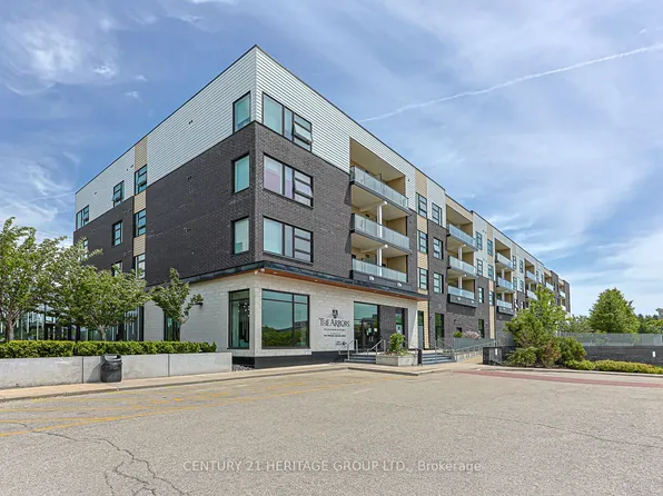 555 William Graham Dr #208, Aurora, ON L4G 3H9