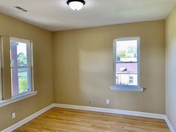 4th image of 1335 Center Ave #2