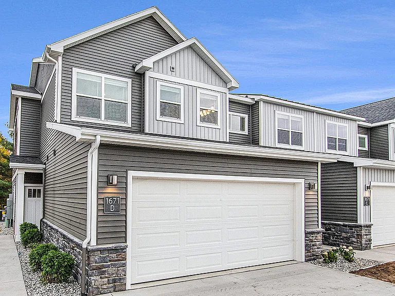 SummitTownhomes_3Bedrooms_ExteriorFront