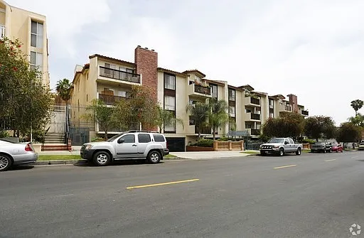 S Harvard Blvd, Los Angeles — Photo 1