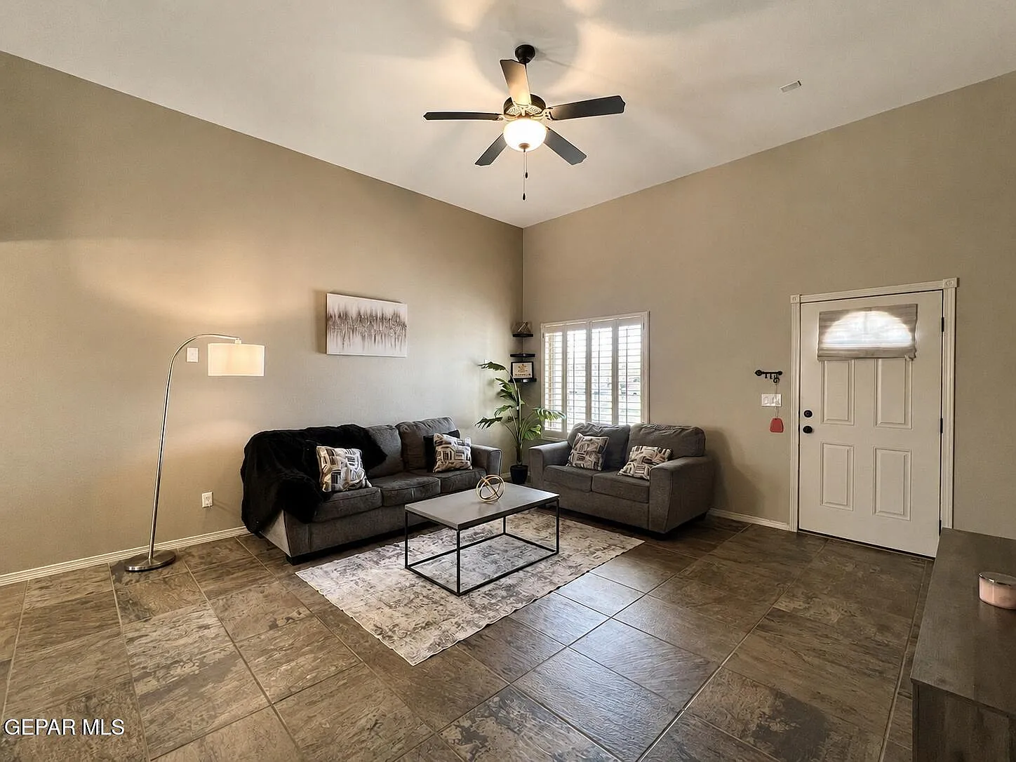 4 bed, 2.0 bath, 1373 sqft, $1,725 — Photo 3