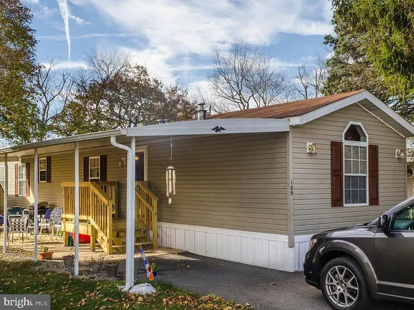 109 Rain Dove Dr, Red Lion, PA 17356
