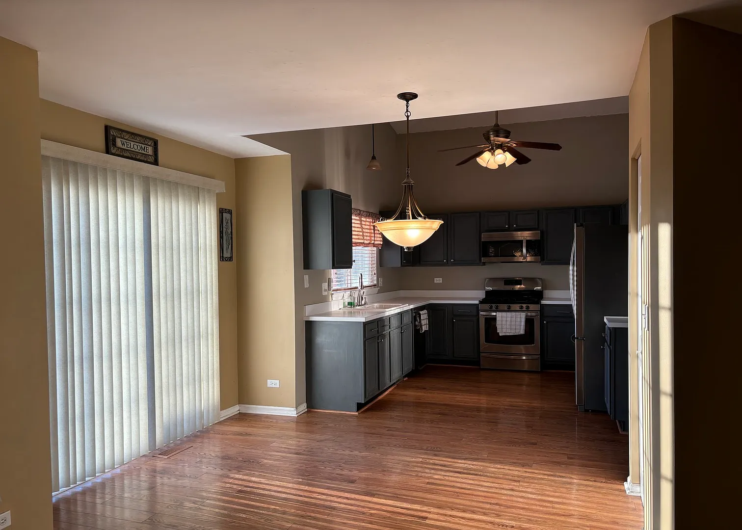 4 bed, 2.5 bath, 2056 sqft, $2,800 — Photo 4