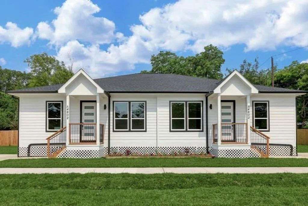 3 bed, 2.5 bath, 2535 sqft, $2,400 — Photo 1