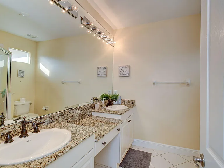 850 SW Palm Cove Dr — Photo 15