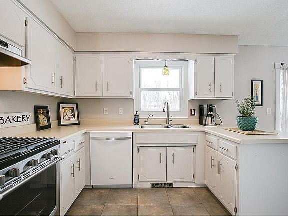 5th image of 442 Arrowhead Dr