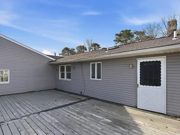 1000 Bismarck St — Photo 18