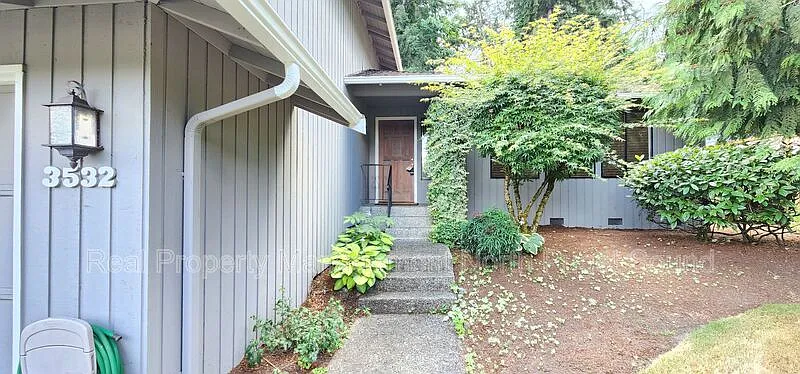 3 bed, 2.5 bath, 2239 sqft, $2,995 — Photo 3