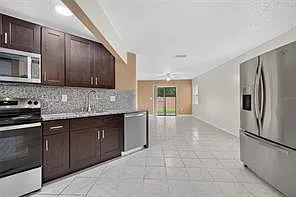 658 Royalty Ct — Photo 9