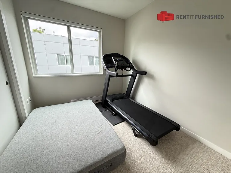 626 Alexander St — Photo 11