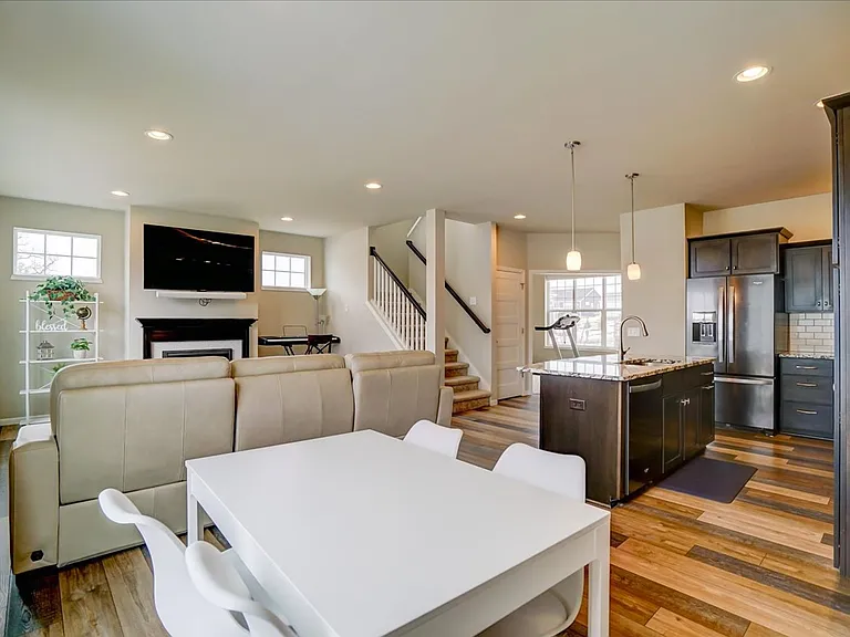 601 Tawny Elm Pkwy — Photo 13