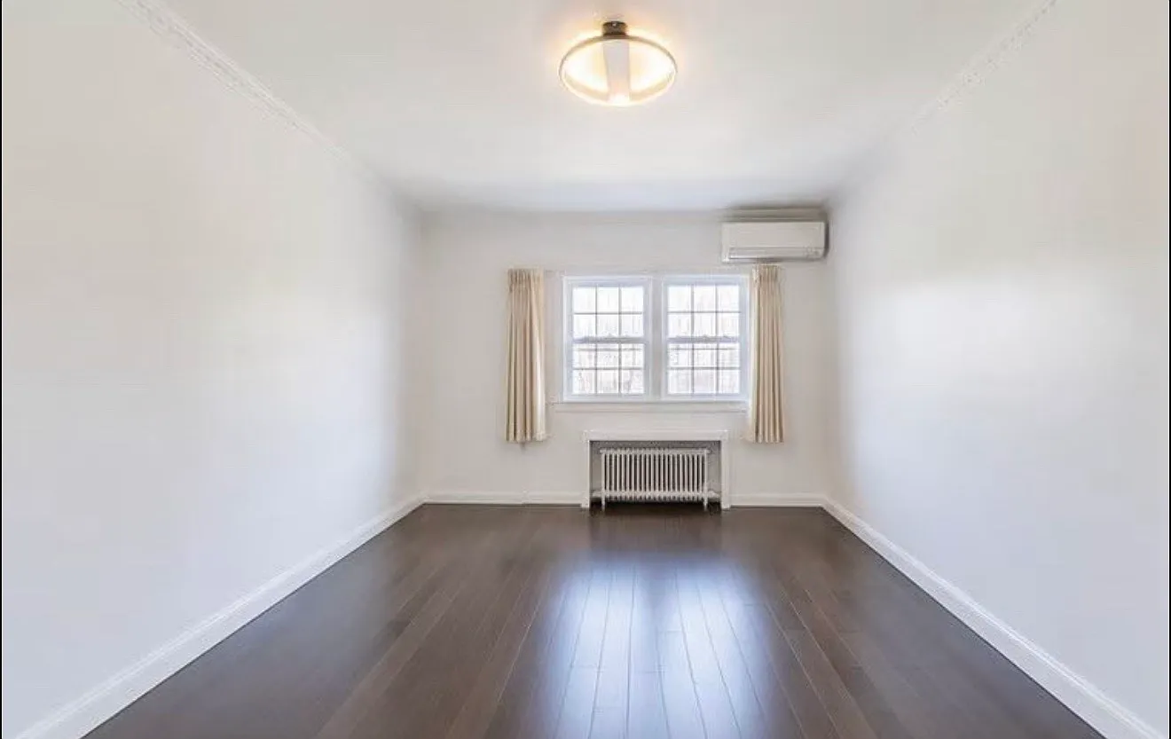 3 bed, 1100 sqft, $3,300 — Photo 2